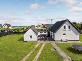 Stunning Home In Strandby With 5 Bedrooms And Wifi