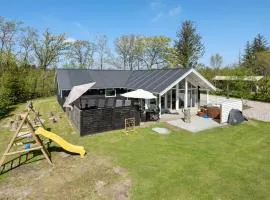 Nice Home In Nrre Nebel With 4 Bedrooms, Sauna And Wifi