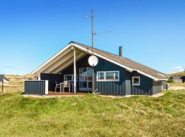 Lovely Home In Ringkbing With Kitchen, hotel a Søndervig
