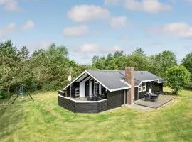 Nice Home In Blåvand With Sauna