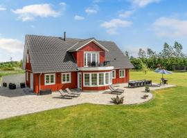 Nice Home In Grindsted With 6 Bedrooms And Wifi, loma-asunto Grindstedissä