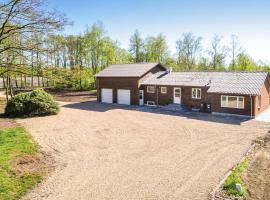 Awesome Home In Kibk With House A Panoramic View, atostogų namelis mieste Ørbæk