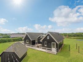 Four-Bedroom Holiday Home In Tarm, hótel í Tarm