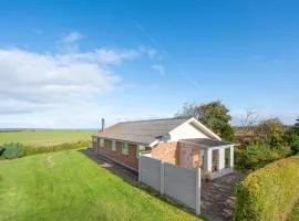 Cozy Home In Vinderup With House Sea View