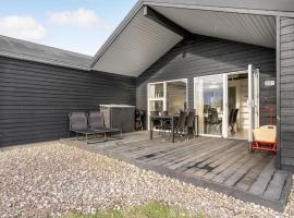Awesome Home In Ringkbing With Kitchen, beach rental in Søndervig