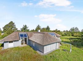 Gorgeous Home In Fjerritslev With Kitchen, hotell i Slettestrand