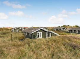 Cozy Home In Frstrup With Wifi، فندق في Lild Strand