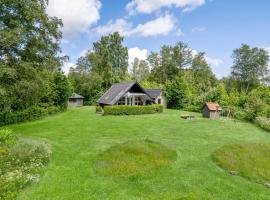 Beautiful Home In Herning With Kitchen: Kølkær şehrinde bir tatil evi