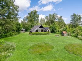 Beautiful Home In Herning With 3 Bedrooms And Wifi, hotel i Kølkær