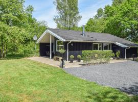 Nice Home In Give With 3 Bedrooms, Sauna And Wifi, hotel in Lindet