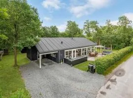 Amazing Home In Grenaa With 5 Bedrooms And Wifi