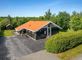 Awesome Home In Juelsminde With Kitchen، فندق في Sønderby