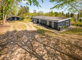 Three-Bedroom Holiday Home In Ronde, hotel en Rønde