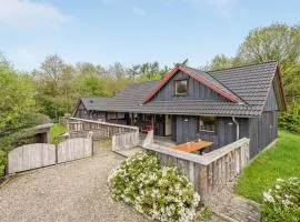 Three-Bedroom Holiday Home In Hovborg