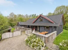 3 Bedroom Amazing Home In Hovborg
