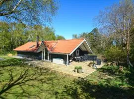 Nice Home In Thyholm With 4 Bedrooms, Sauna And Wifi