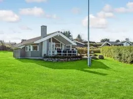 Three-Bedroom Holiday Home In Allinge
