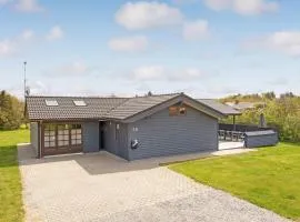 Amazing Home In Vinderup With 4 Bedrooms, Sauna And Wifi