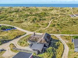 Awesome home in Vejers Strand with 4 Bedrooms, Private swimming pool and Indoor swimming pool, holiday home in Vejers Strand