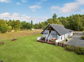 Beautiful Home In Ls With Kitchen, hotel with parking in Læsø
