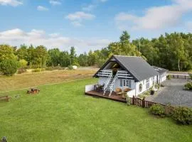 Beautiful Home In Læsø With Kitchen