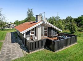 Beautiful Home In Strandby With 2 Bedrooms And Wifi, hotelli kohteessa Strandby
