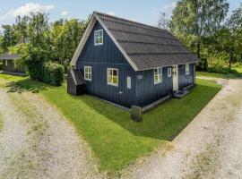 Beautiful Home In Give With Wifi, hytte i Give