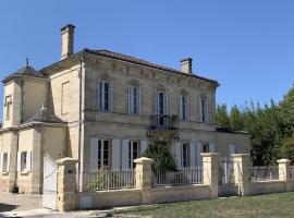 Suite privative Abella - Aile de maison bourgeoise, hotelli Ambarès-et-Lagravessa