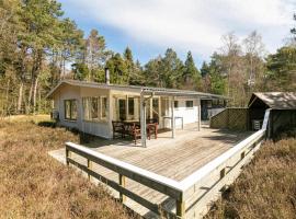 Nice Home In Nex With Wifi, holiday home in Bedegård