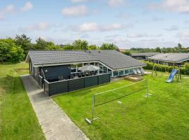 Pet Friendly Home In Ebeltoft With Private Swimming Pool, Can Be Inside Or Outside, hotel a Ebeltoft