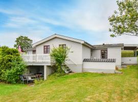 Amazing Home In Eg With 2 Bedrooms And Wifi, feriehus i Skæring