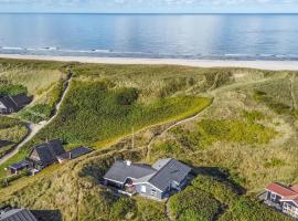 Cozy Home In Hvide Sande With House Sea View, luxury hotel in Hvide Sande