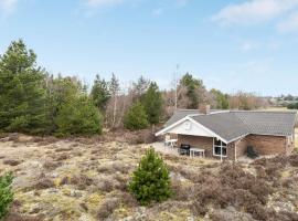 3 Bedroom Nice Home In R&oslash;m&oslash;, hotel con estacionamiento en Tagholm