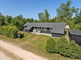 Beautiful Home In Grenaa With Kitchen, vacation home in Grenå