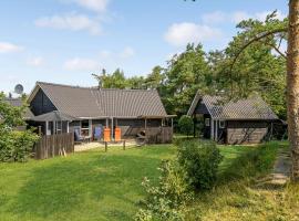 Lovely Home In Skjern With Kitchen, Hotel in Halby