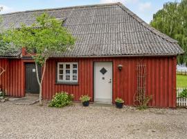 Amazing Home In Skrup Fyn With 1 Bedrooms And Wifi, hotel 3 estrellas en Skårupøre