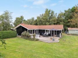 3 Bedroom Awesome Home In Stege, hotell i Stege