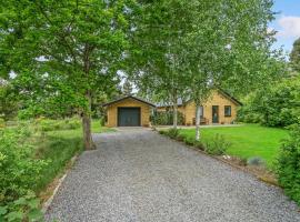Gorgeous Home In Tarm With Indoor Swimming Pool, hótel í Tarm