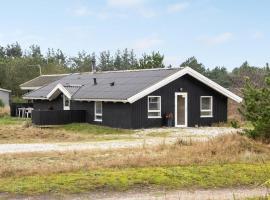Amazing Home In Hvide Sande With Sauna, hotel i Bjerregård