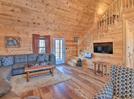 Quiet and Secluded Berea Cabin on 70-Acre Farm!, отель в городе Берея