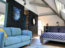 Atypique style loft, hotel with parking in Phalempin