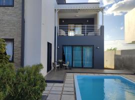Beautiful House with private pool in Mauritius, cabaña o casa de campo en Albion