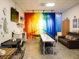 日月彩舟 日月潭背包客旅店 Sun Moon Lake Rainbow SUP Hostel, hostel in Yuchi