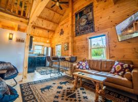 Florida Mountain Log Cabin, hotel con parcheggio a Florida