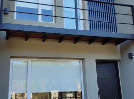 Duplex Minimalista, hotel in Esquel