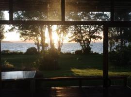 Kiwi on the Lake 3 bedrooms Twin Lake, villa i Rotorua