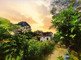 Espectacular Casa-Bonobo house al lado del rio, дом для отпуска в городе Акасиас
