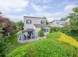 Private, 5-star vacation home on a beautiful island，德科克斯多普的附設泳池的飯店