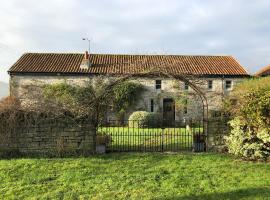 Peaceful stone barn conversion in Somerset, feriebolig i Hurcot