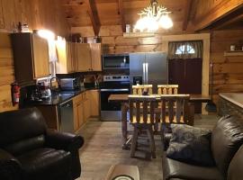 Dollywood! Brand new Dancing Bear 3-Bear Tracks, cottage in Pigeon Forge